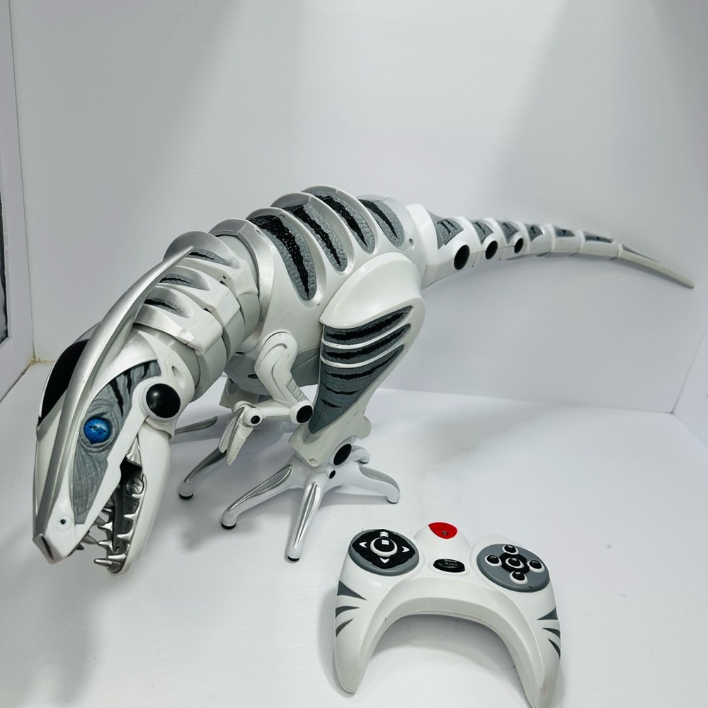 Wowwee Robotics Roboraptor Interactive Dinosaur with Remote 2005 Working 31 inch